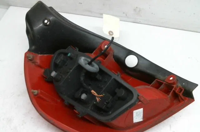 Feu arrière droit Renault CLIO III (BR0-1, CR0-1) 1.6 16v (br05, br0b, br0y, br15, br1j, br1m, br1y, cr0b,... (2005-2014