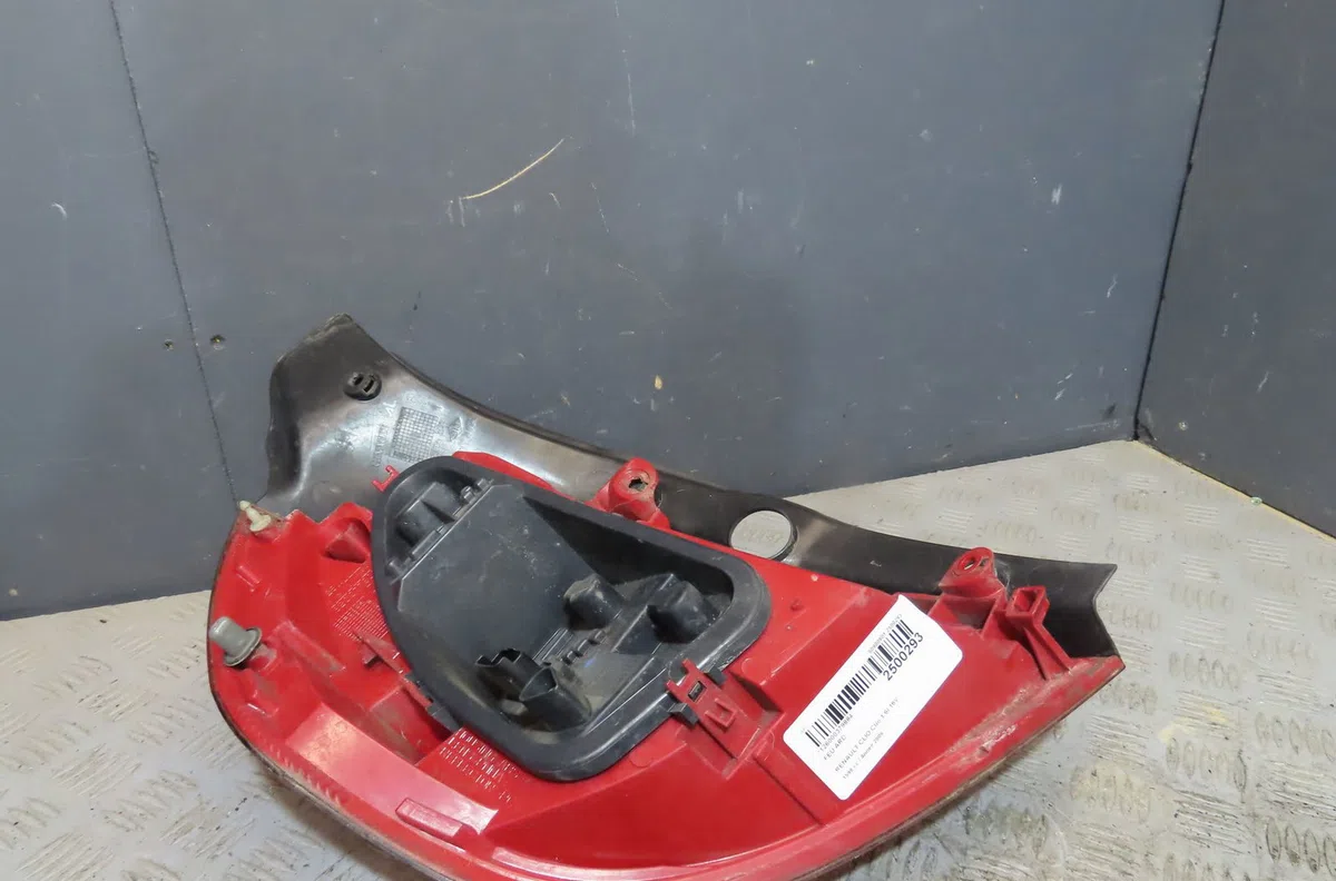 Feu arrière droit Renault CLIO III (BR0-1, CR0-1) 1.6 16v gt (br10, cr10) (2009-2014) 5 portes occasion