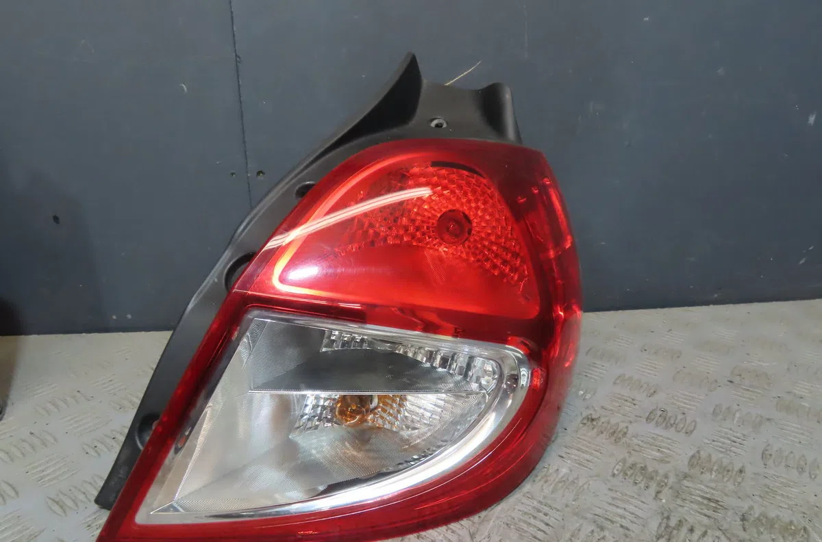 Feu arrière droit Renault CLIO III (BR0-1, CR0-1) 1.6 16v gt (br10, cr10) (2009-2014) 5 portes occasion