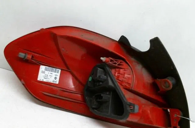 Feu arrière droit Renault CLIO III Grandtour (KR0-1_) 1.5 dci (2010-2012) occasion
