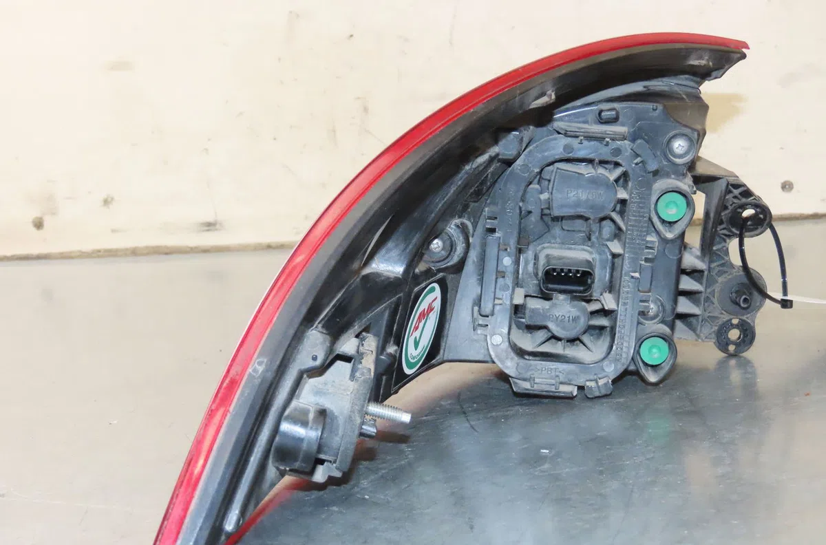 Feu arrière droit RENAULT CLIO IV  1.5 DCI 90ch occasion