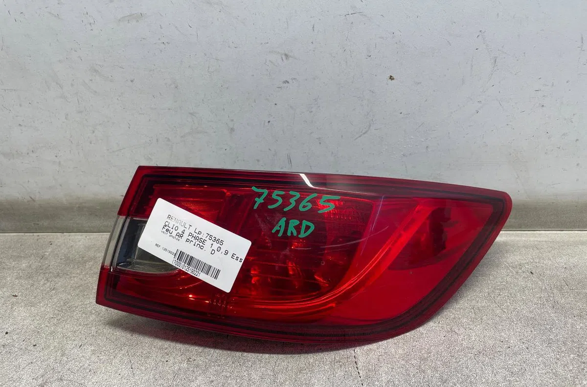 Feu arrière droit Renault CLIO IV (BH_) 0.9 tce 90 (2012) 5 portes occasion