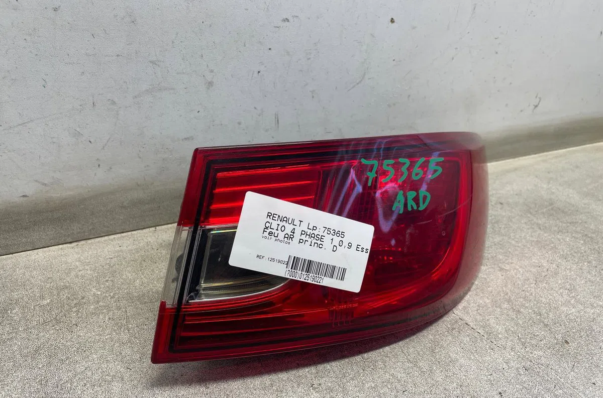 Feu arrière droit Renault CLIO IV (BH_) 0.9 tce 90 (2012) 5 portes occasion