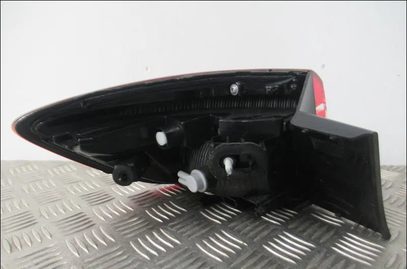 Feu arrière droit Renault CLIO V (B7_) 1.0 sce 65 (b7mg) (2021) occasion