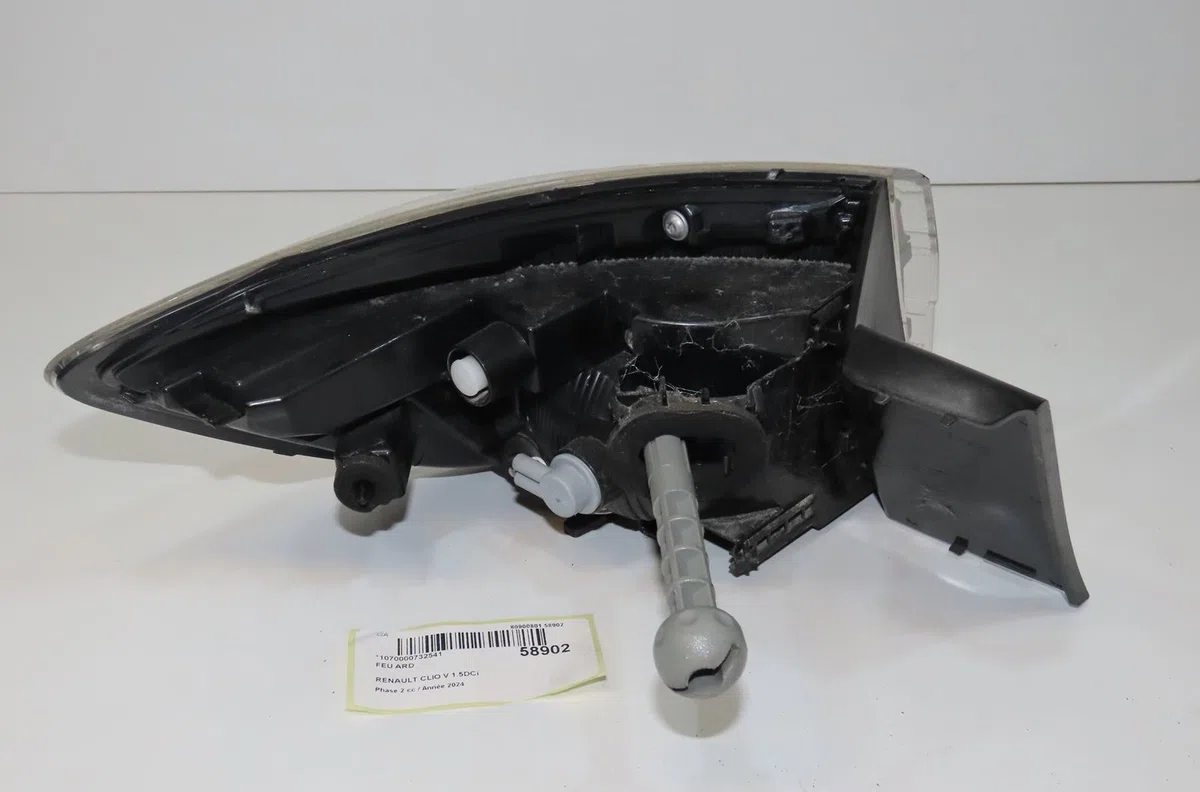 Feu arrière droit Renault CLIO V (B7_) 1.5 blue dci 100 (b7ad) (2021) occasion