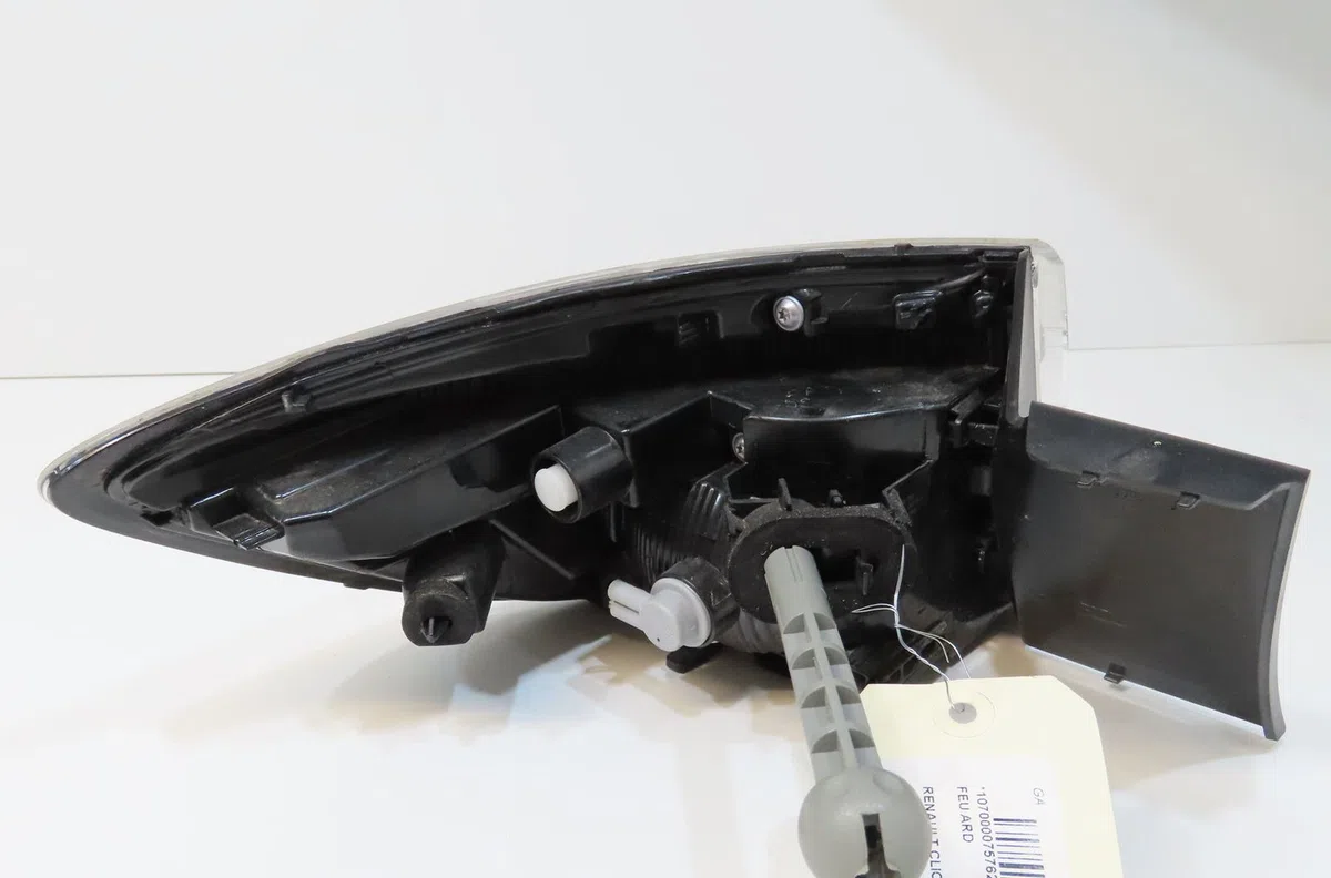 Feu arrière droit Renault CLIO V (B7_) 1.6 e-tech 140 (b7mu) (2020) occasion