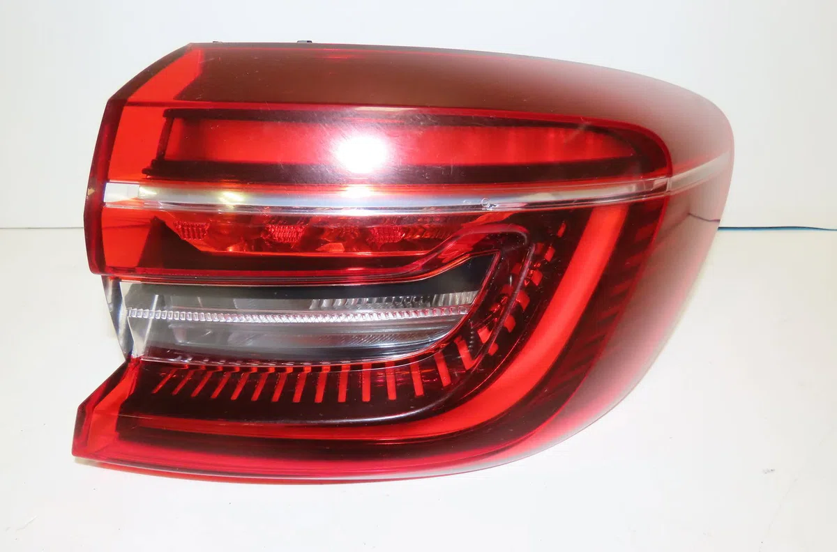 Feu arrière droit Renault CLIO V (B7_) 1.6 e-tech 140 (b7mu) (2020) occasion