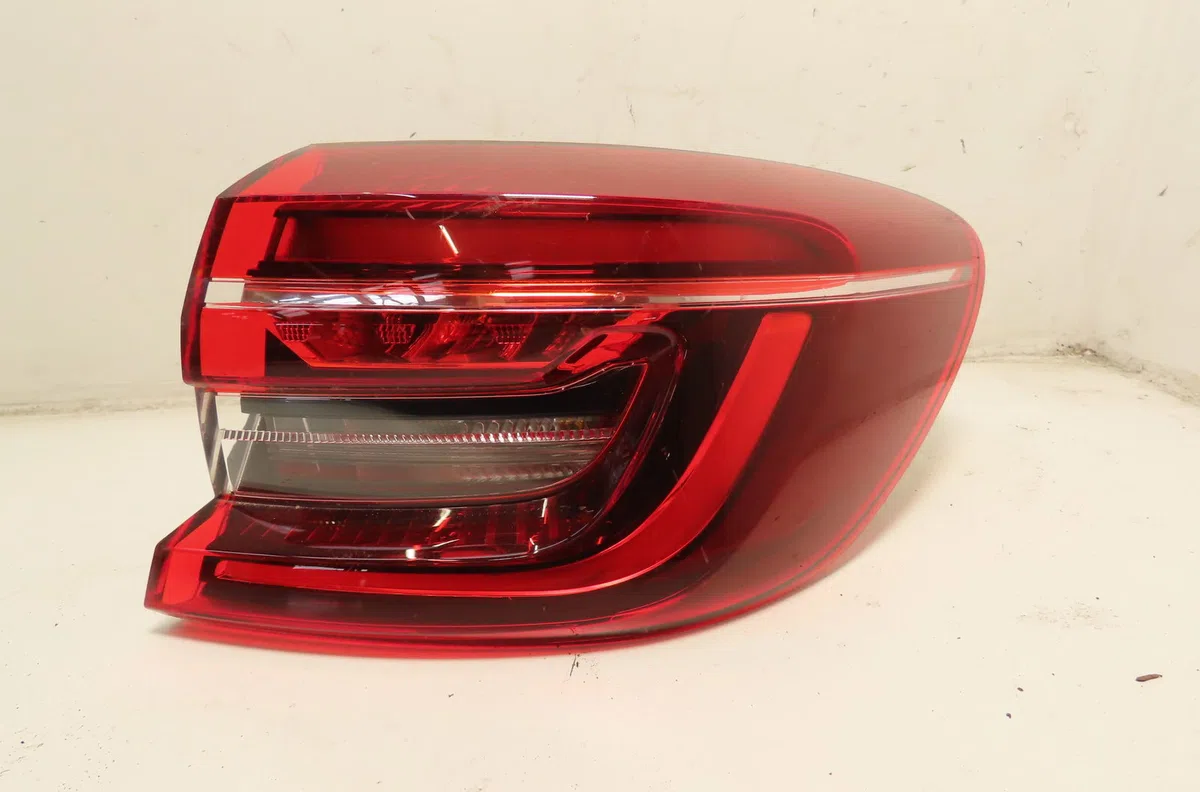 Feu arrière droit Renault CLIO V (B7_) 1.6 e-tech 145 (b7mu) (2022) occasion