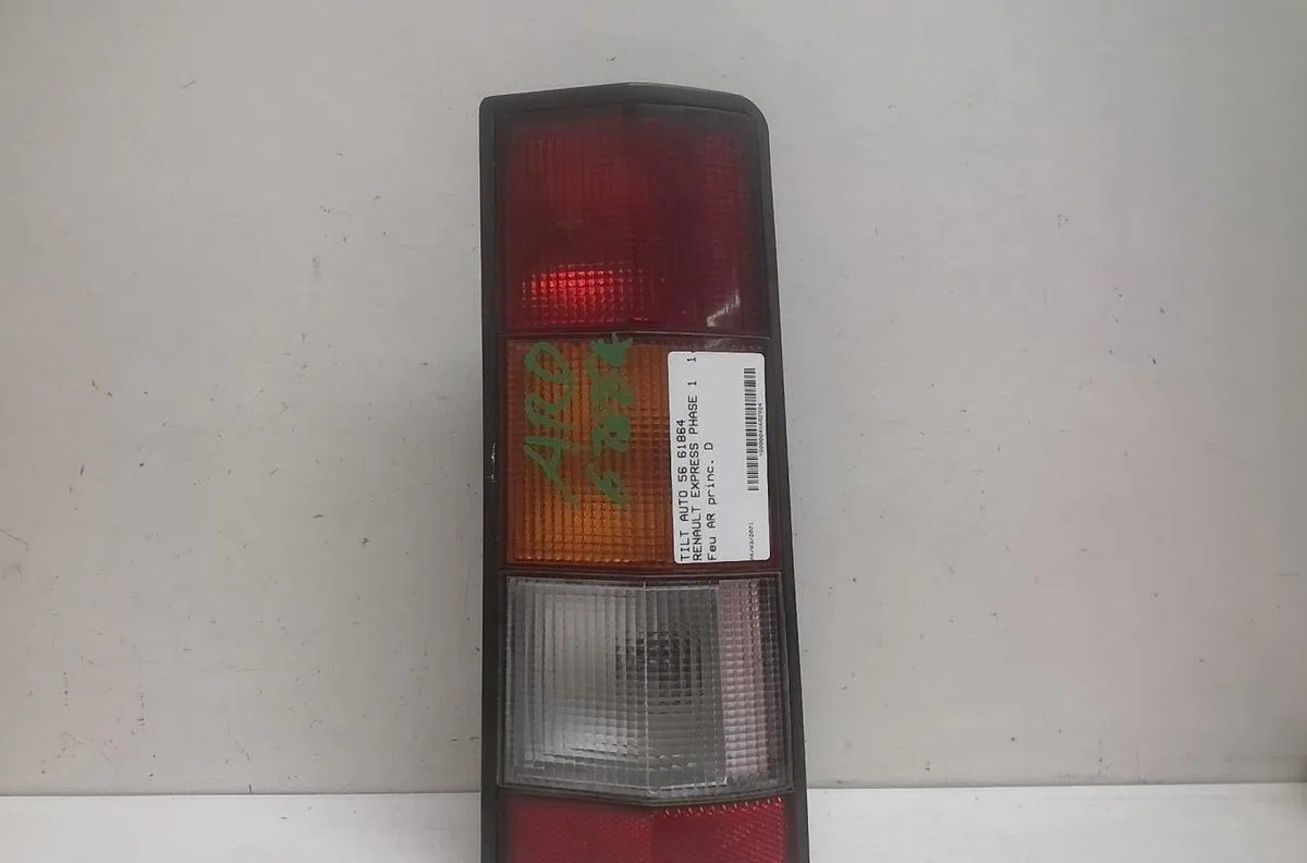 Feu arrière droit Renault EXPRESS Camionnette-Monospace (F40_, G40_) 1.2 (1991-1993) occasion