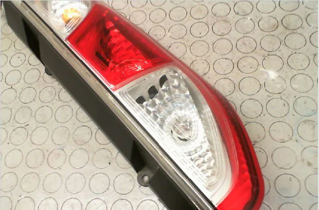 Feu arrière droit Renault KANGOO Express (FW0-1_) 1.5 dci 90 (fw0g, fw05, fw08, fw11) (2009) 4 portes occasion