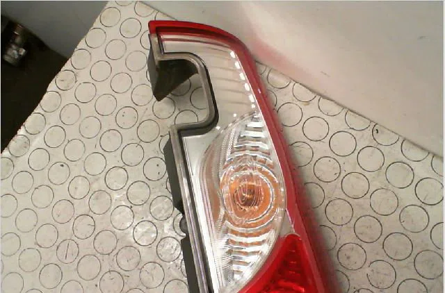 Feu arrière droit Renault KANGOO Express (FW0-1_) 1.5 dci 90 (fw0g, fw05, fw08, fw11) (2009) 4 portes occasion