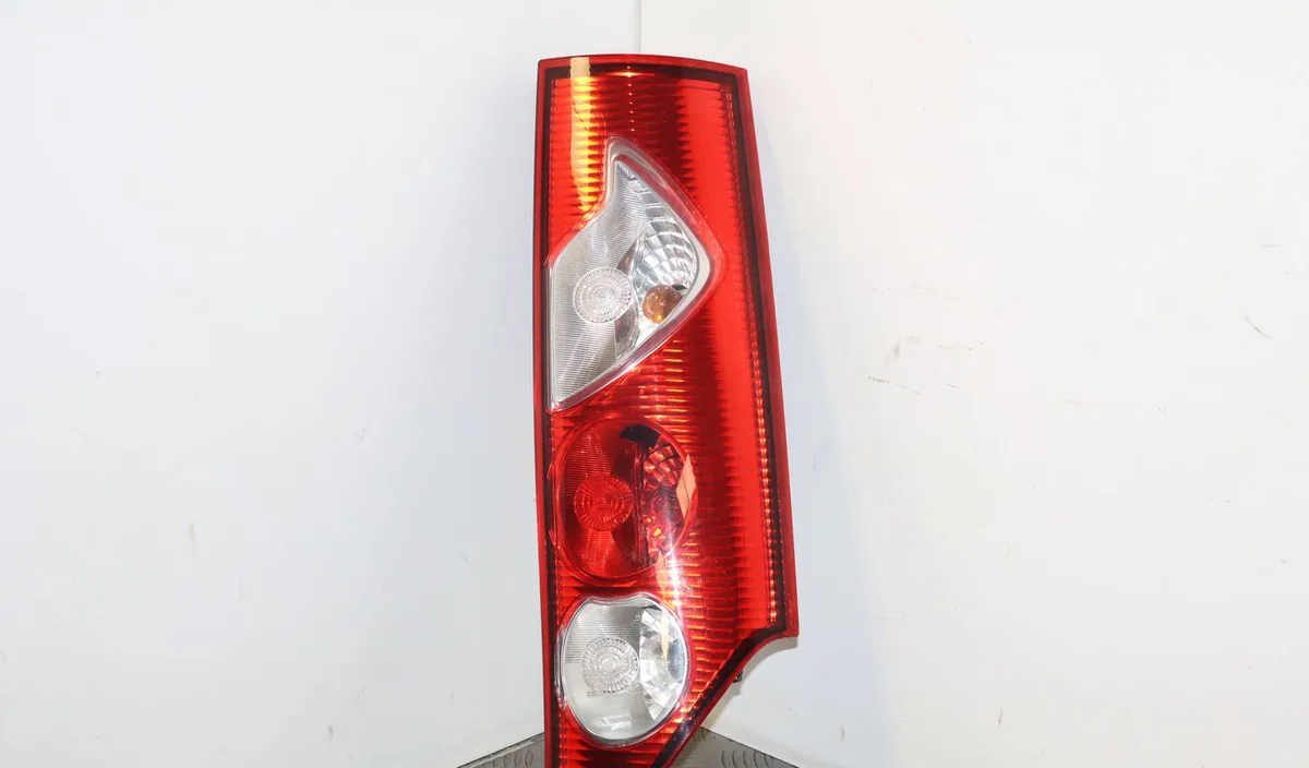 Feu arrière droit Renault KANGOO - GRAND KANGOO II (KW0-1_) 1.5 dci 90 (kw05, kw08, kw0g, kw11) (2008) occasion