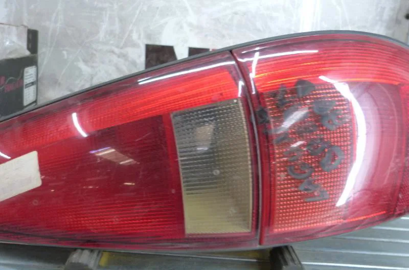 Feu arrière droit RENAULT LAGUNA 1 PHASE 2 BREAK occasion
