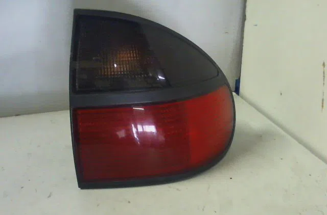 Feu arrière droit RENAULT LAGUNA 1998 occasion
