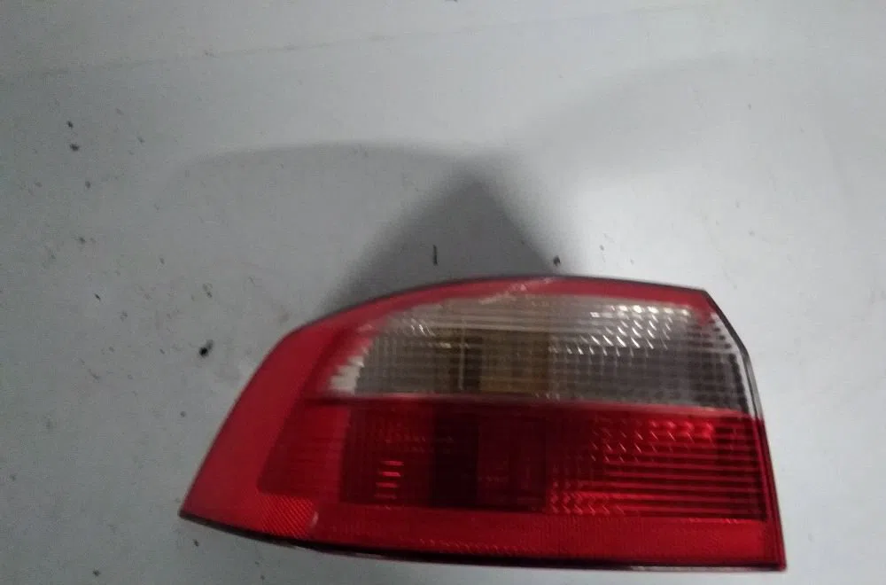 Feu arrière droit RENAULT LAGUNA 2 2002 occasion