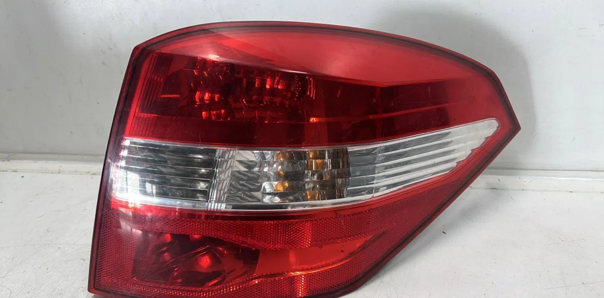 Feu arrière droit RENAULT LAGUNA 3 PHASE 1 BREAK occasion