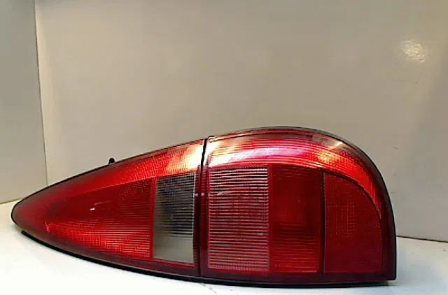 Feu arrière droit RENAULT LAGUNA I  2.2 DT occasion