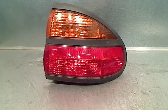 Feu arrière droit Renault LAGUNA I (B56_, 556_) 1.6 16v (b568, b561) (1997-2001) occasion