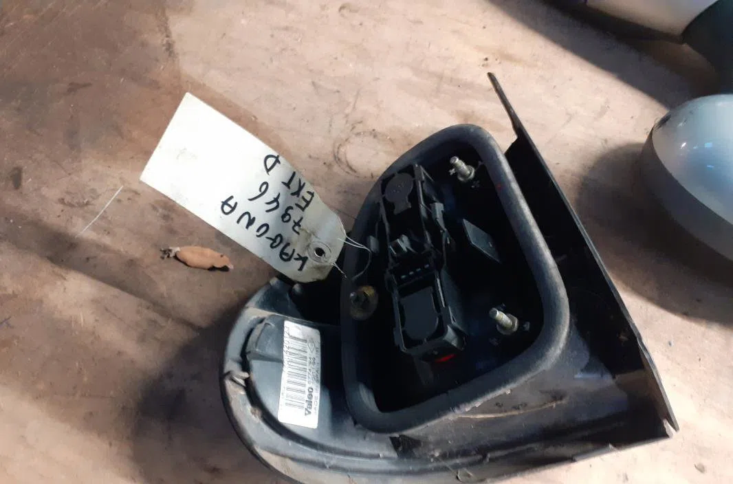 Feu arrière droit Renault LAGUNA I (B56_, 556_) 1.8 16v (b563, b564) (1998-2001) occasion