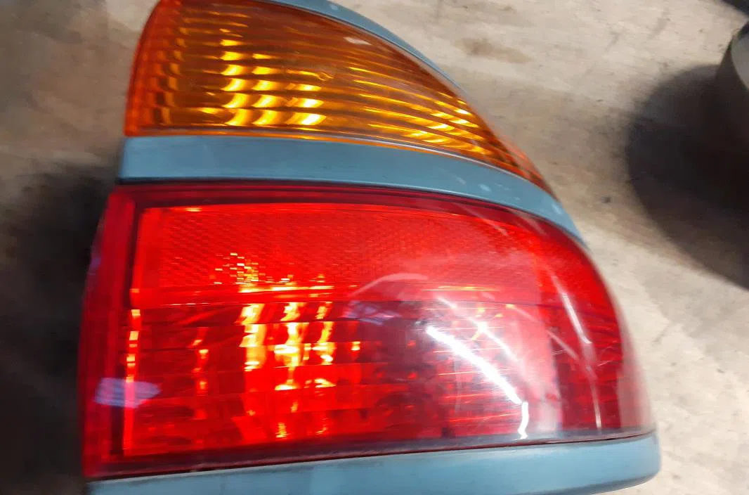 Feu arrière droit Renault LAGUNA I (B56_, 556_) 1.8 16v (b563, b564) (1998-2001) occasion