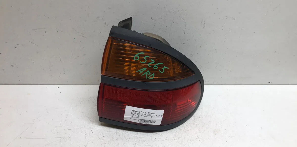 Feu arrière droit Renault LAGUNA I (B56_, 556_) 1.9 dti (b56j) (1997-2001) occasion