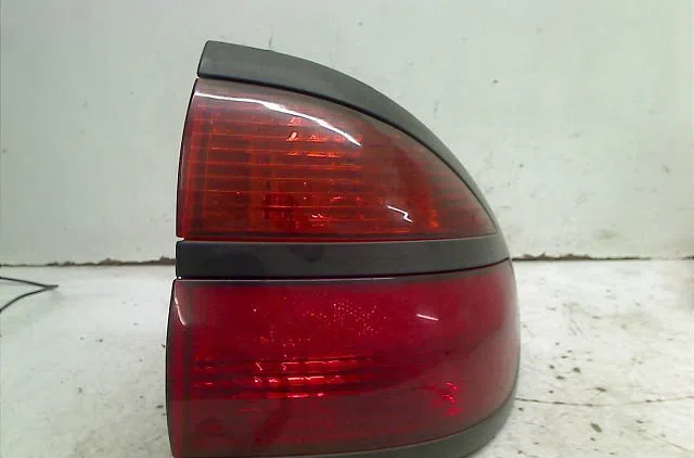 Feu arrière droit Renault LAGUNA I (B56_, 556_) 2.2 d (b56f-2) (1993-2001) occasion