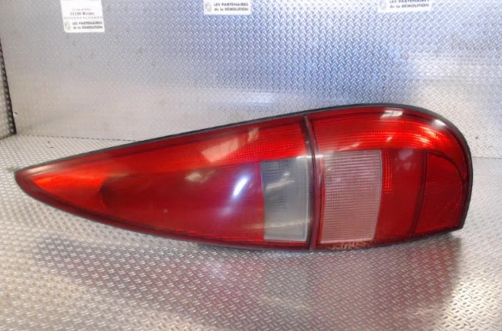 Feu arrière droit Renault LAGUNA I Nevada (K56_) 1.9 dci (k56w) (1999-2001) occasion