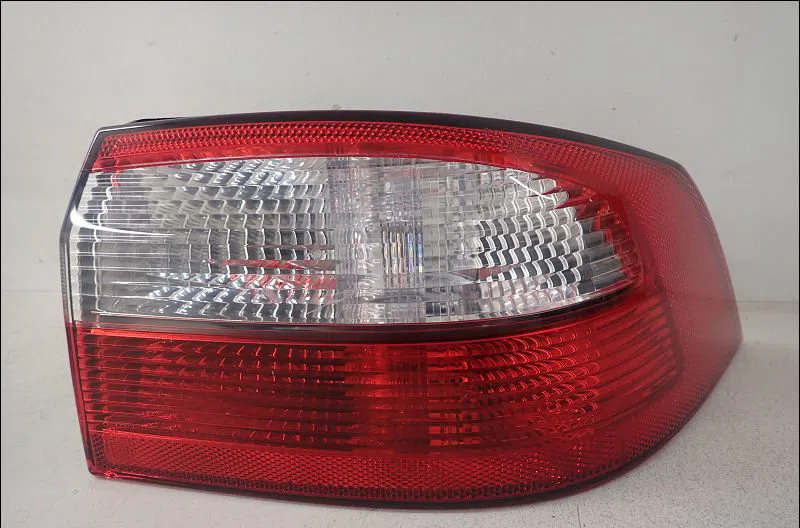 Feu arrière droit RENAULT LAGUNA II 2001 occasion