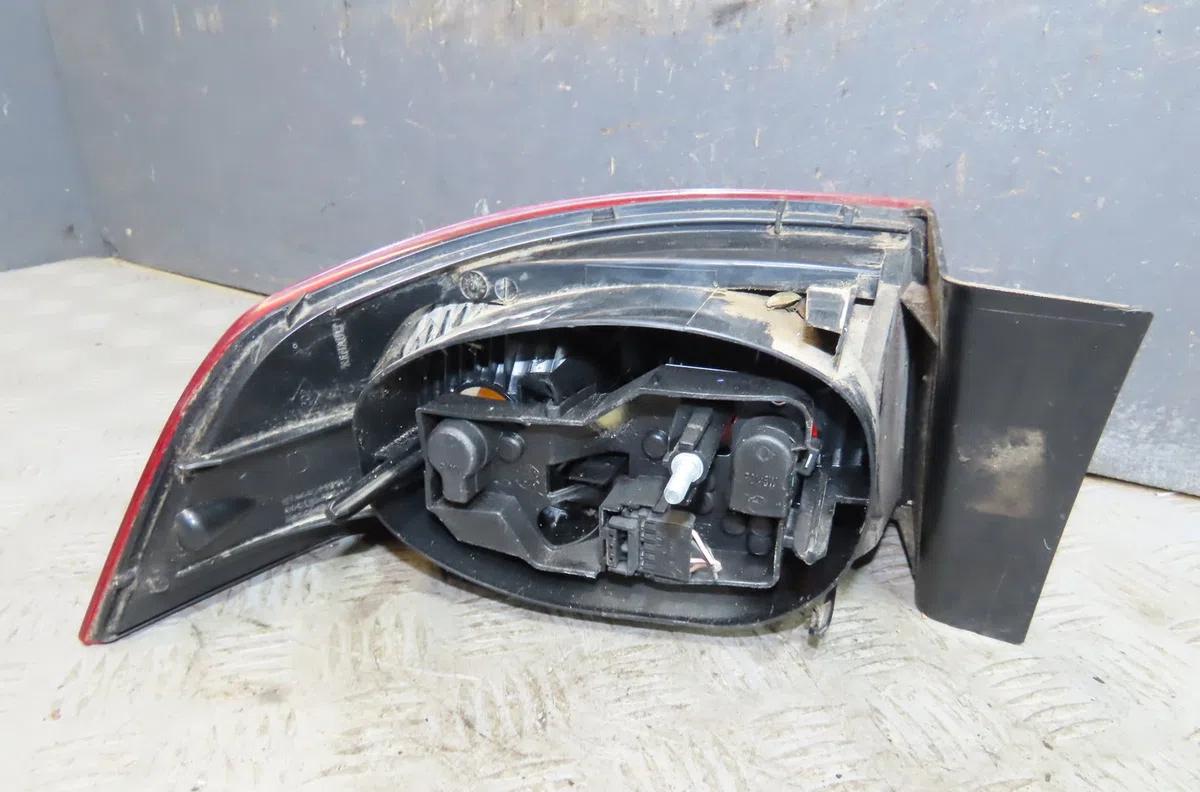 Feu arrière droit Renault LAGUNA II (BG0-1_) 1.9 dci (bg08, bg0g) (2001-2007) occasion