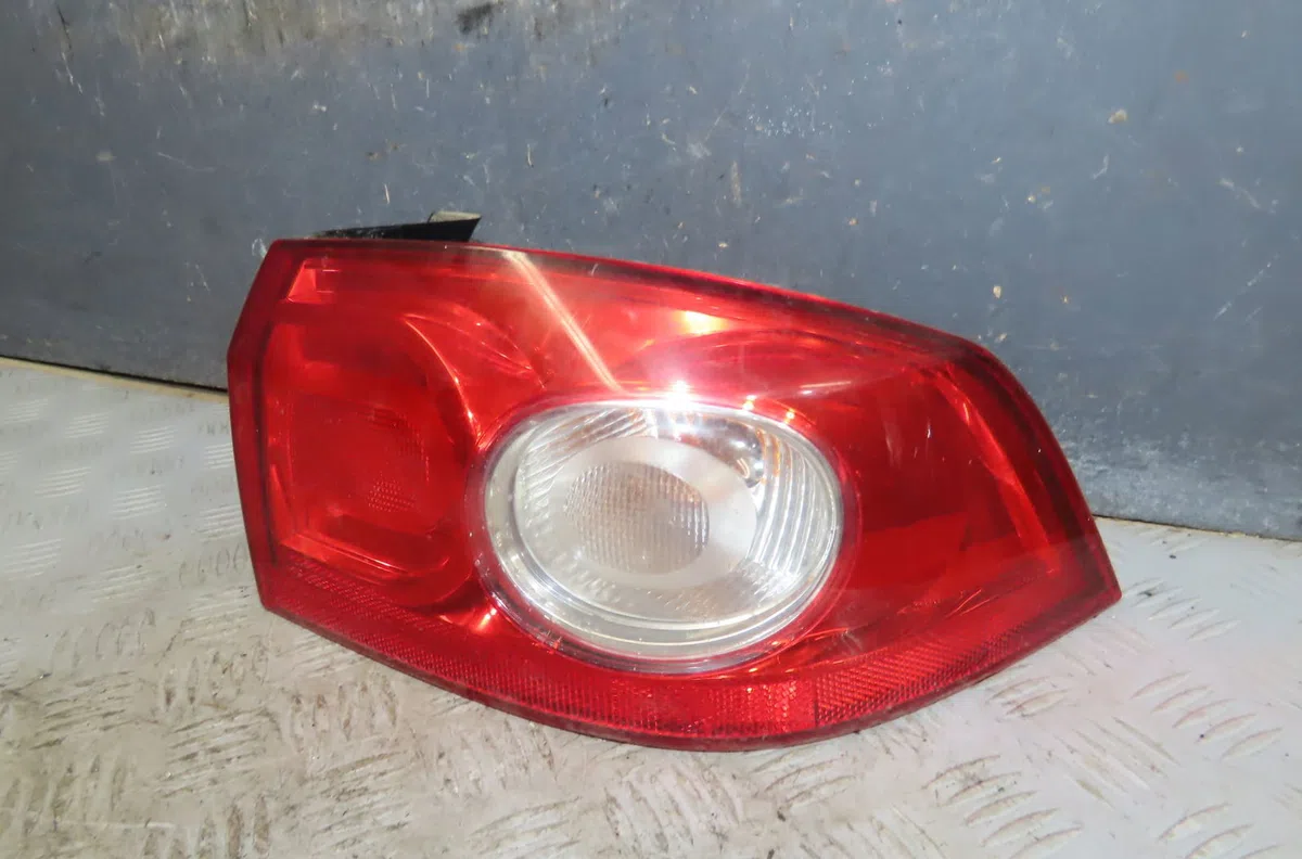 Feu arrière droit Renault LAGUNA II (BG0-1_) 1.9 dci (bg08, bg0g) (2001-2007) occasion