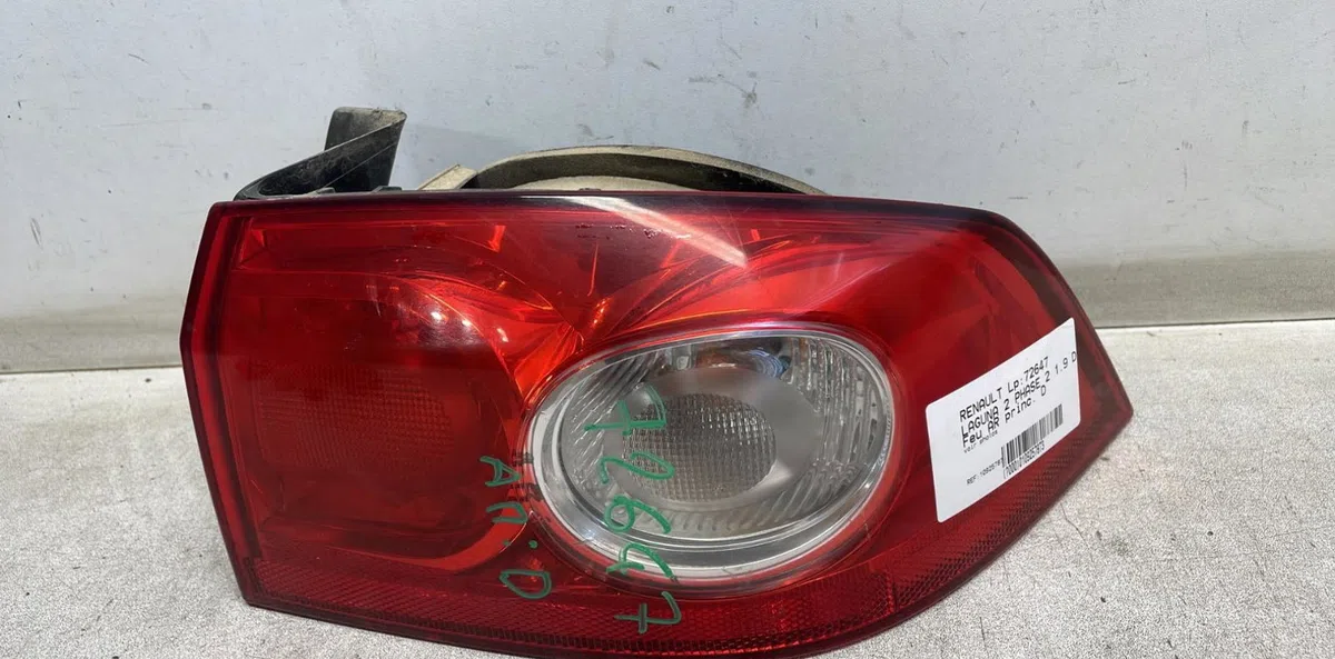 Feu arrière droit Renault LAGUNA II (BG0-1_) 1.9 dci (bg1a, bg1v) (2005-2007) occasion