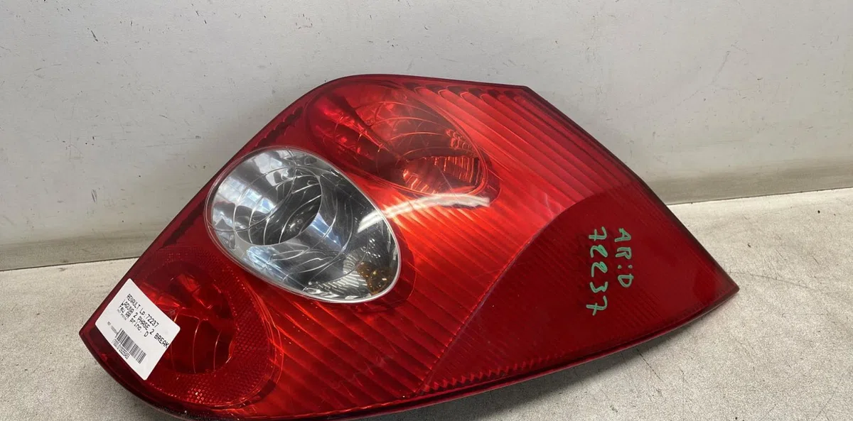 Feu arrière droit Renault LAGUNA II Grandtour (KG0-1_) 1.9 dci (kg1v) (2005-2007) occasion