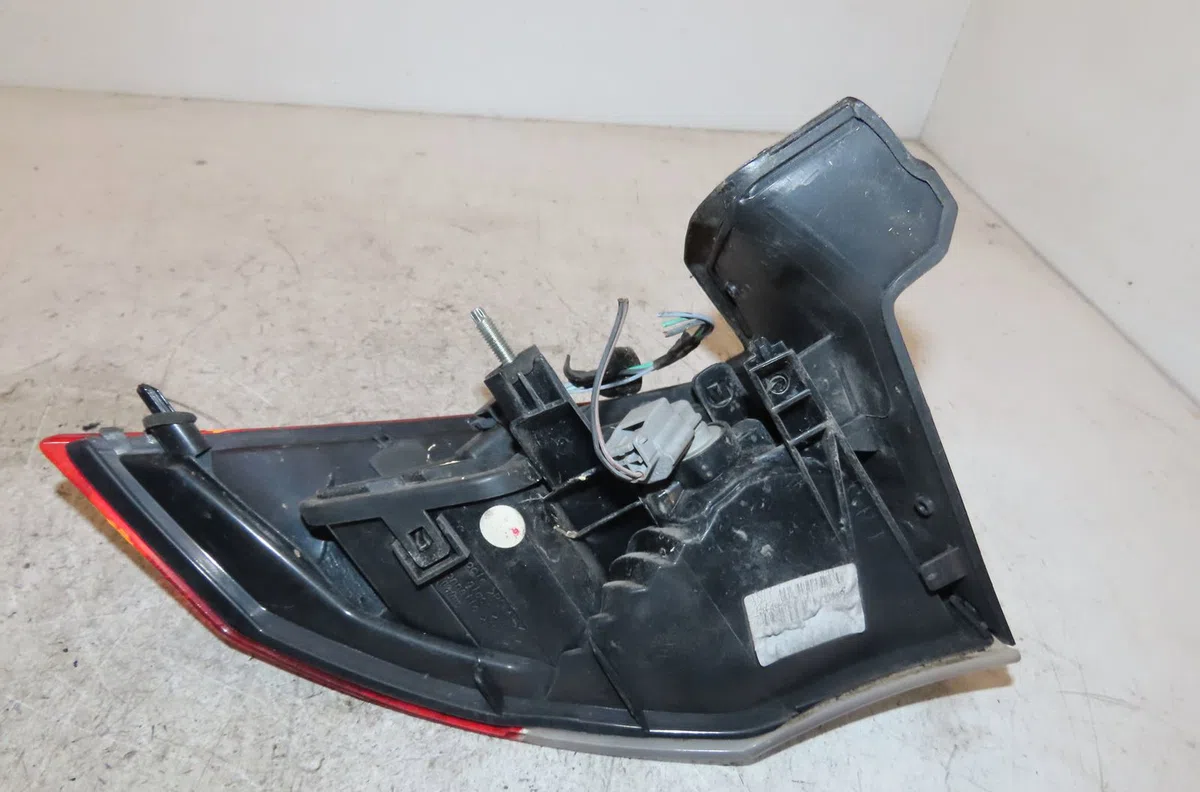 Feu arrière droit Renault LAGUNA III (BT0-1) 1.5 dci (bt00, bt0a, bt0t, bt1j) (2007-2015) 5 portes occasion