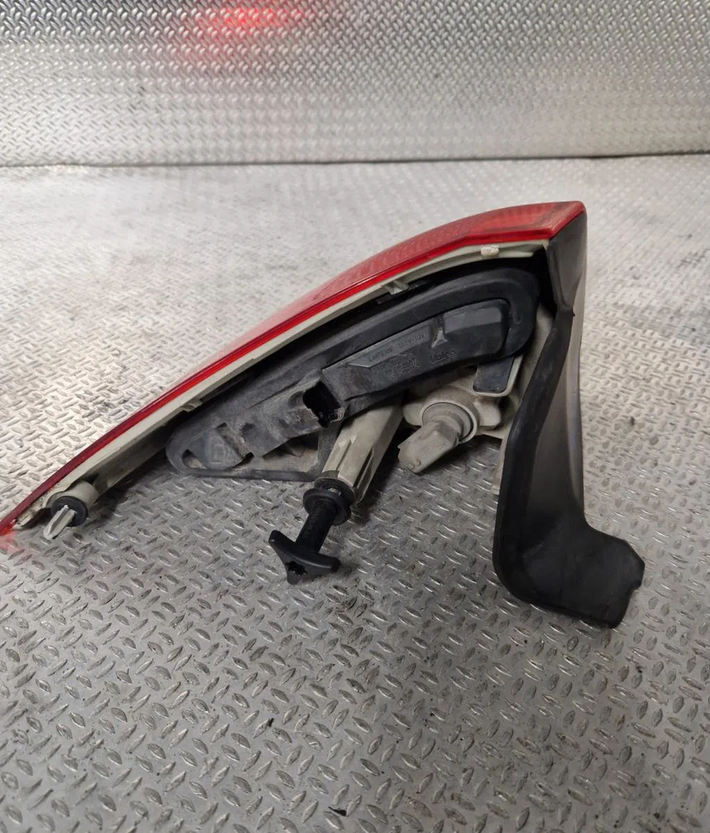Feu arrière droit Renault LAGUNA III (BT0-1) 1.5 dci (bt00, bt0a, bt0t, bt1j) (2007-2015) 5 portes occasion