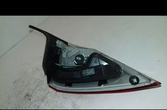 Feu arrière droit Renault LAGUNA III (BT0-1) 2.0 16v (bt05, bt0f, bt0w) (2007-2012) occasion
