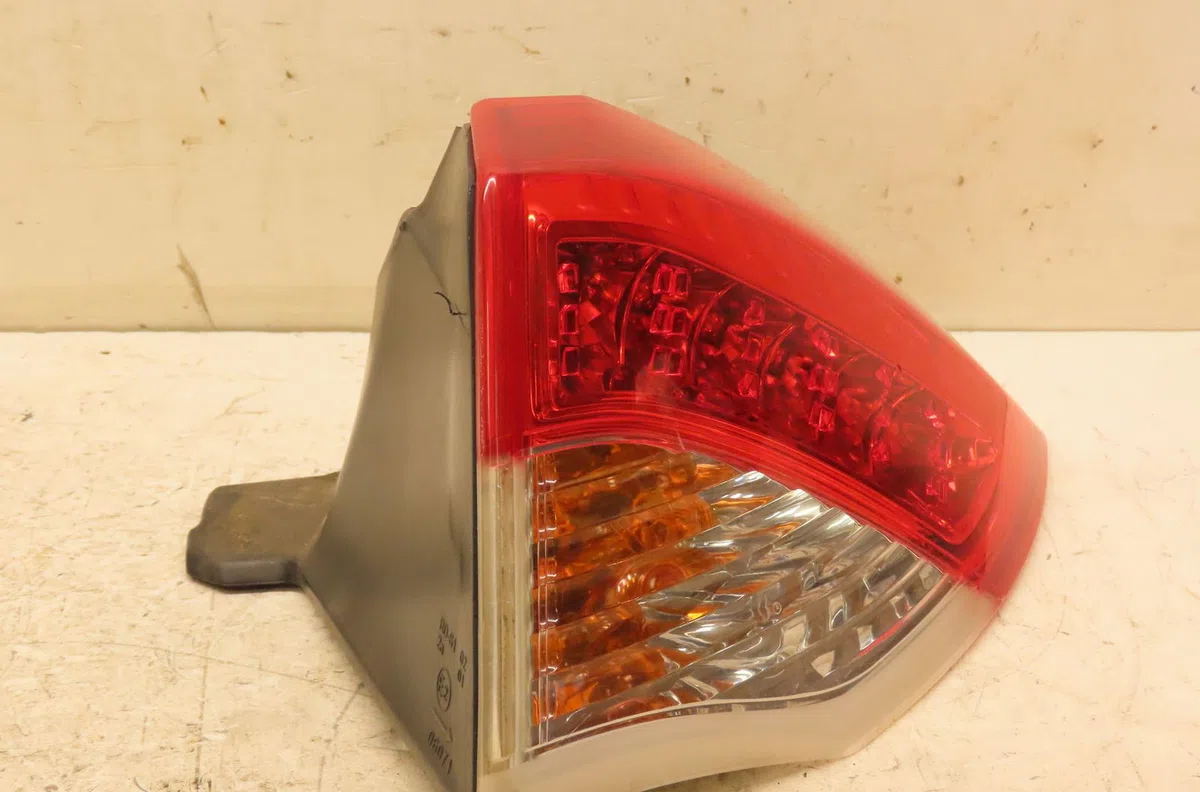 Feu arrière droit Renault LAGUNA III (BT0-1) 2.0 dci (bt01, bt08, bt09, bt0e, bt0k, bt12, bt1c, bt1d,... (2007-2015) 5 p