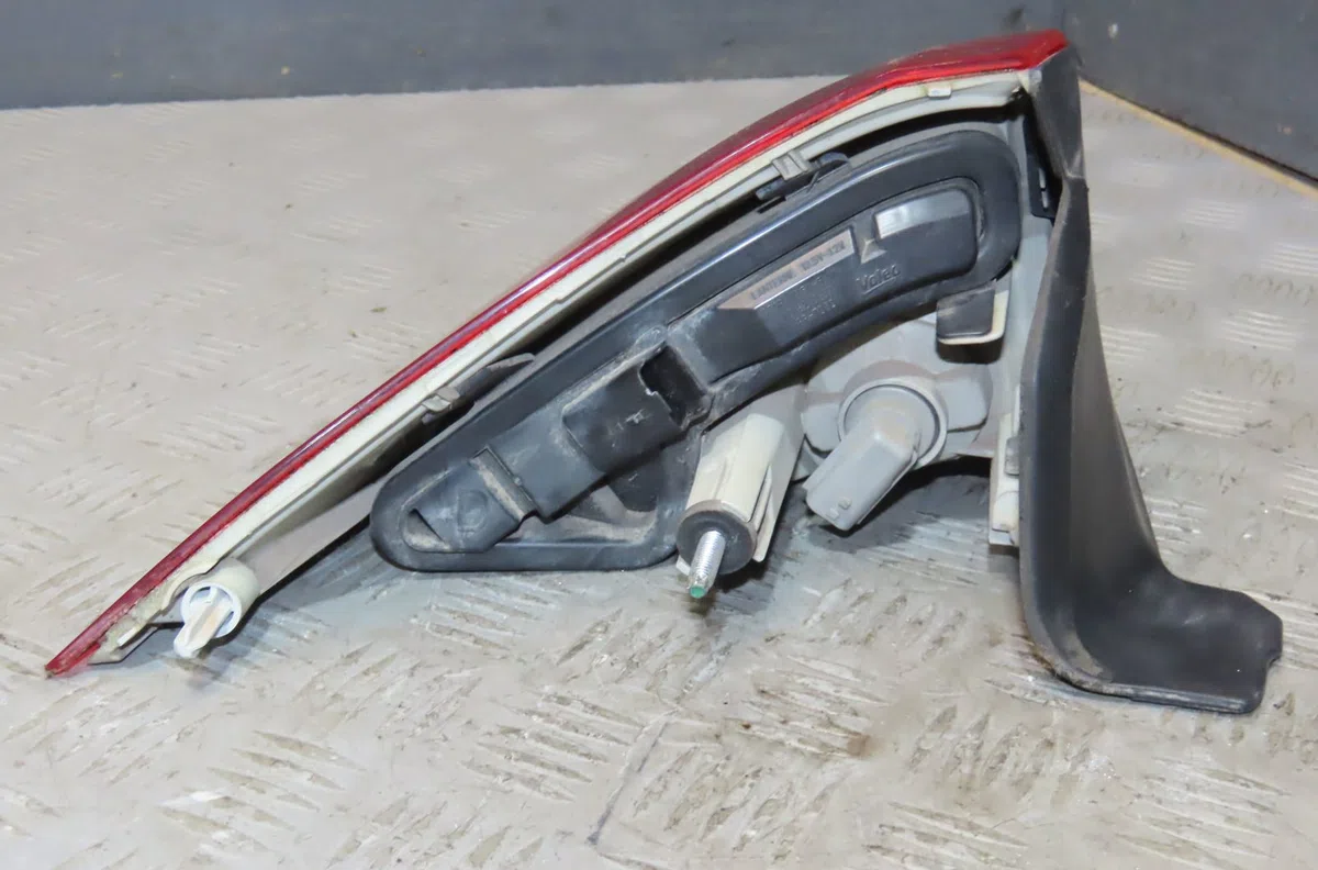 Feu arrière droit Renault LAGUNA III (BT0-1) 2.0 dci (bt07, bt0j, bt14, bt1a, bt1s) (2007-2015) 5 portes occasion