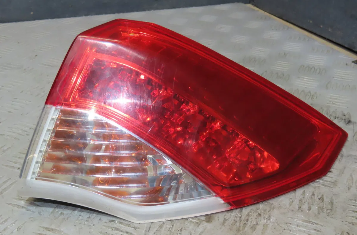 Feu arrière droit Renault LAGUNA III (BT0-1) 2.0 dci (bt07, bt0j, bt14, bt1a, bt1s) (2007-2015) 5 portes occasion
