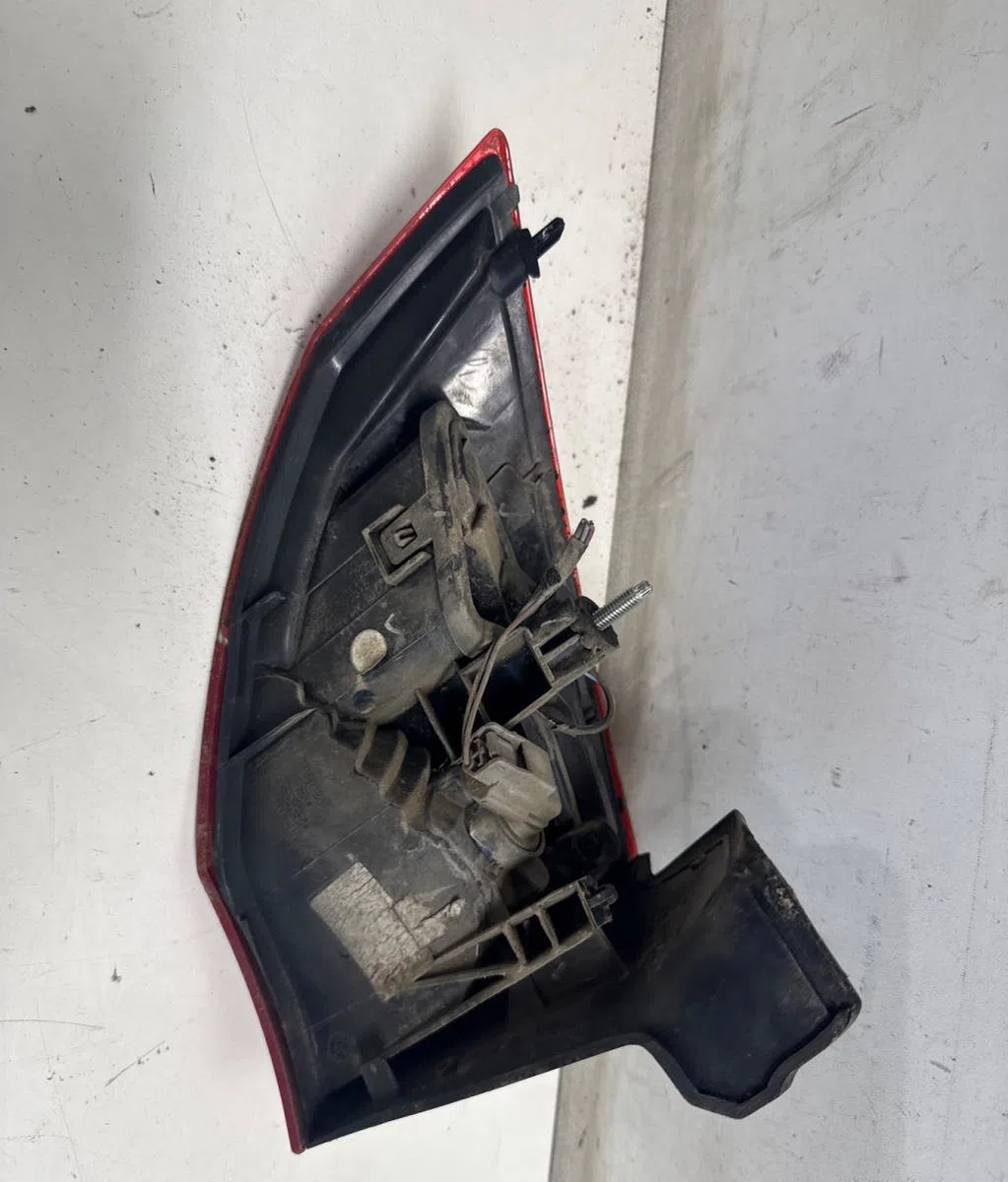 Feu arrière droit Renault LAGUNA III (BT0-1) 2.0 dci (bt07, bt0j, bt14, bt1a, bt1s) (2007-2015) 5 portes occasion