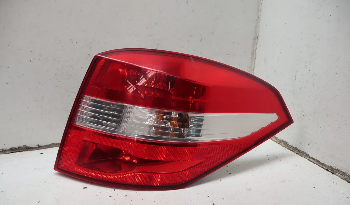 Feu arrière droit Renault LAGUNA III Grandtour (KT0-1) 2.0 dci (kt07, kt0j, kt14, kt1a, kt1s) (2007-2015) occasion