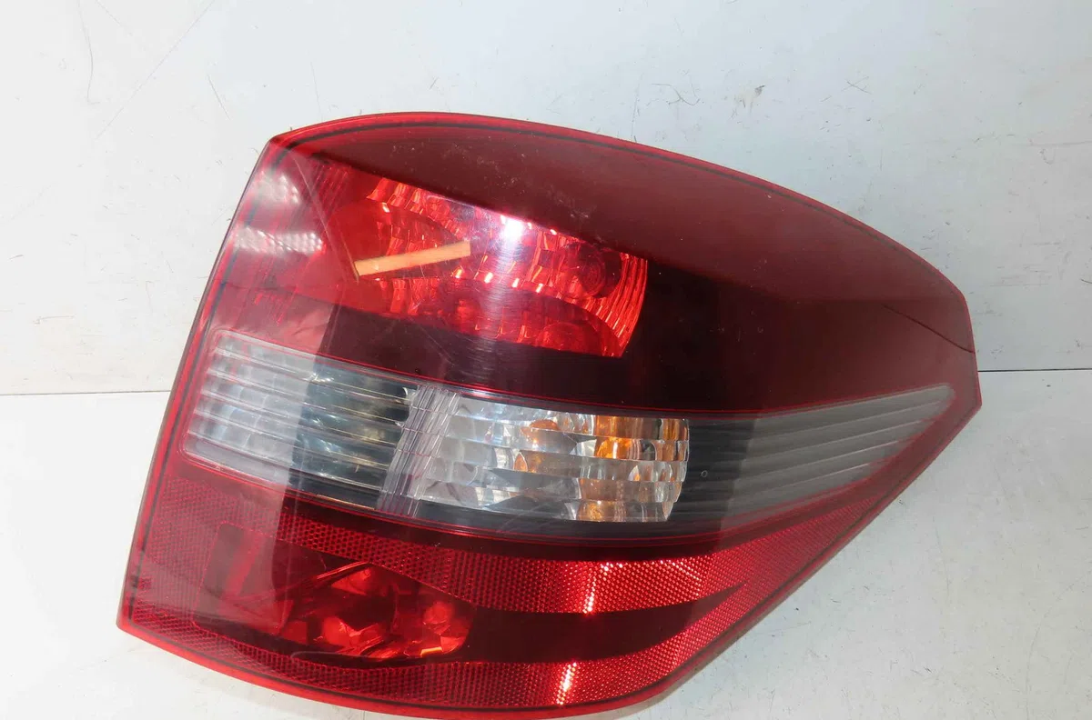 Feu arrière droit RENAULT LAGUNA III occasion