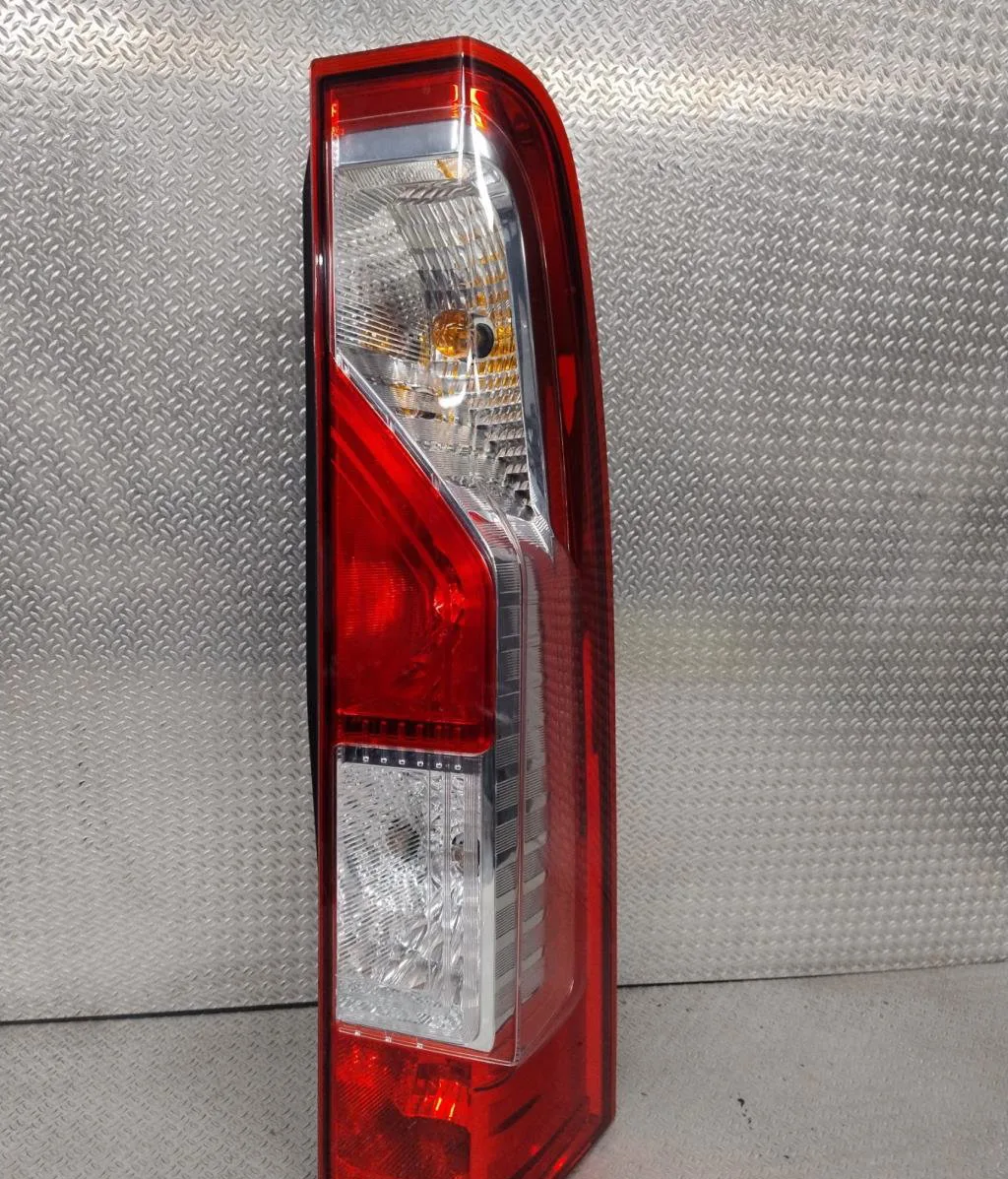 Feu arrière droit Renault MASTER III Camion plate-forme-Châssis (EV, HV, UV) 2.3 dci 145 fwd (ev0e, ev0f, hv0e, hv0f, uv