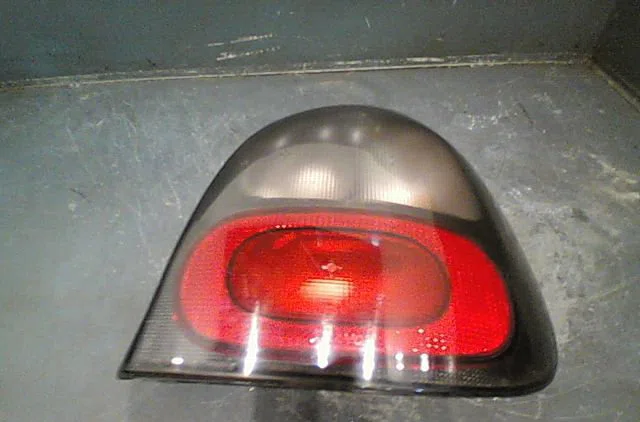 Feu arrière droit RENAULT MEGANE 1998 occasion