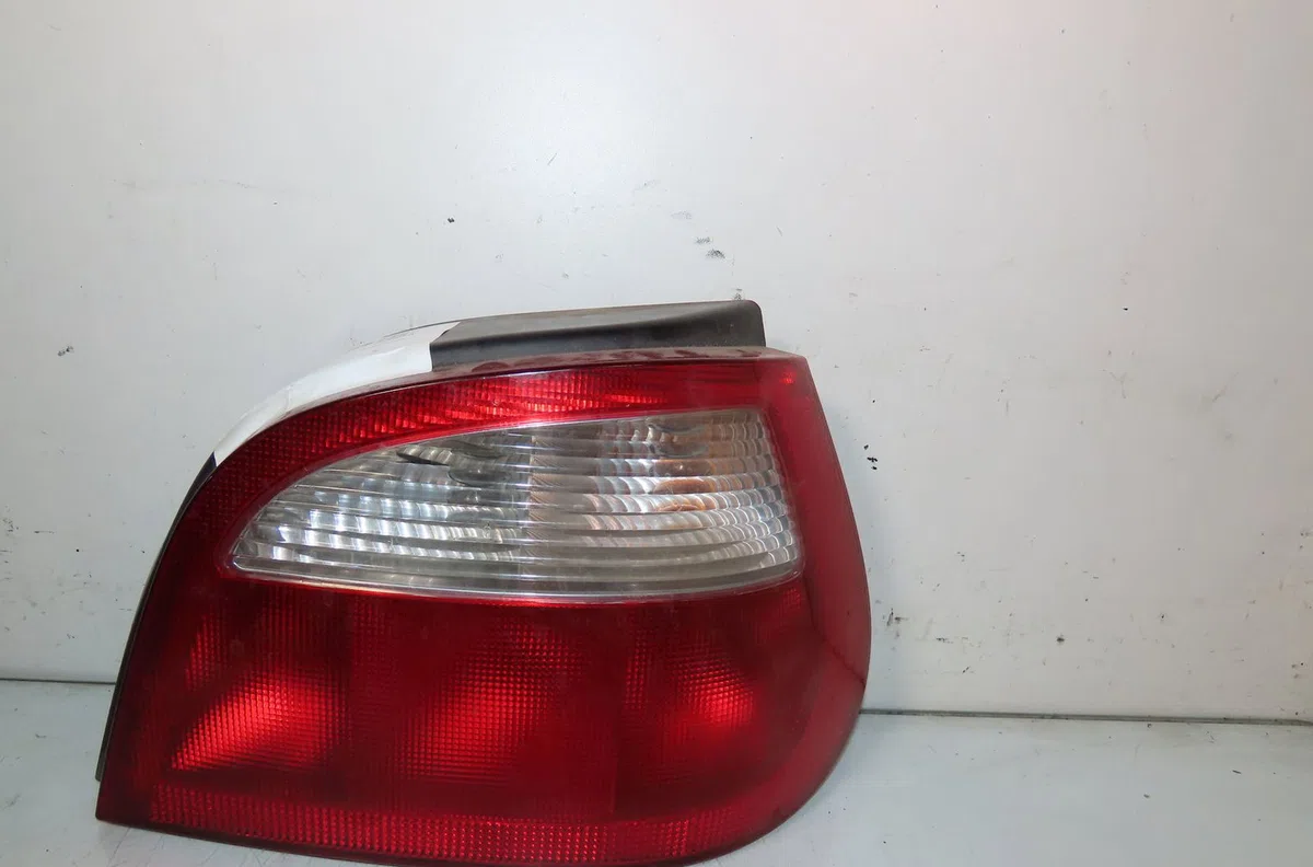 Feu arrière droit RENAULT MEGANE 2000 occasion