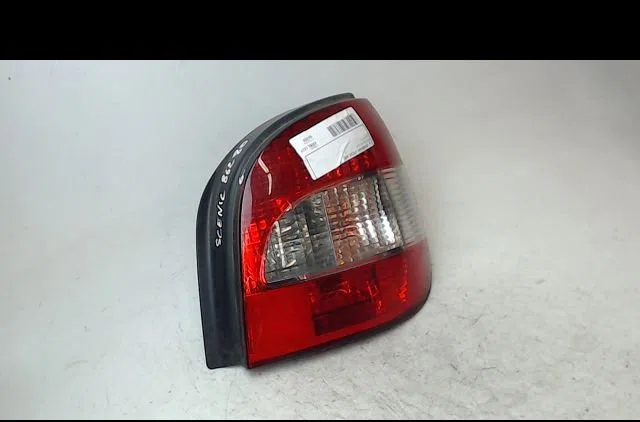 Feu arrière droit RENAULT MEGANE 2001 occasion