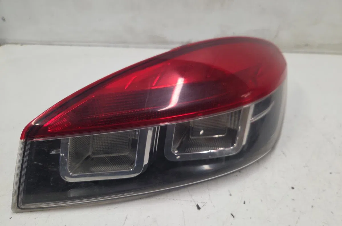 Feu arrière droit RENAULT MEGANE 3 PHASE 1 COUPE occasion
