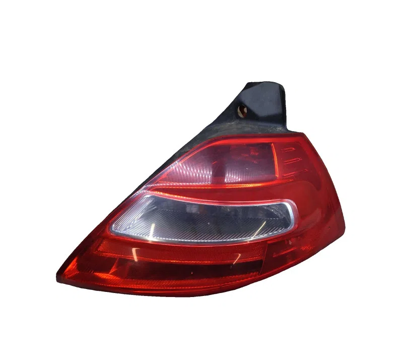 FEU ARRIERE DROIT RENAULT MEGANE 8200413216
