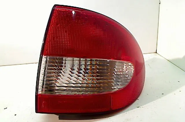 Feu arrière droit RENAULT MEGANE I 1999 occasion