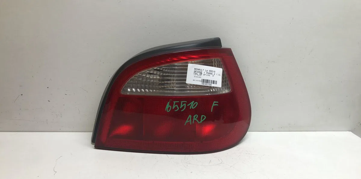 Feu arrière droit Renault MEGANE I (BA0-1_) 1.4 16v (ba0d, ba1h, ba0w, ba10) (1999-2003) occasion