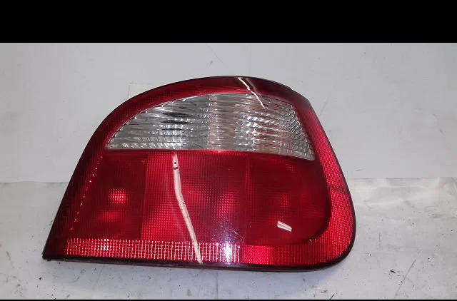 Feu arrière droit Renault MEGANE I (BA0-1_) 1.4 16v (ba0d, ba1h, ba0w, ba10) (1999-2003) occasion